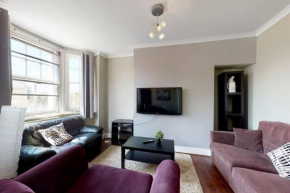 Lovely 3 bedroom flat near Camden Town, London